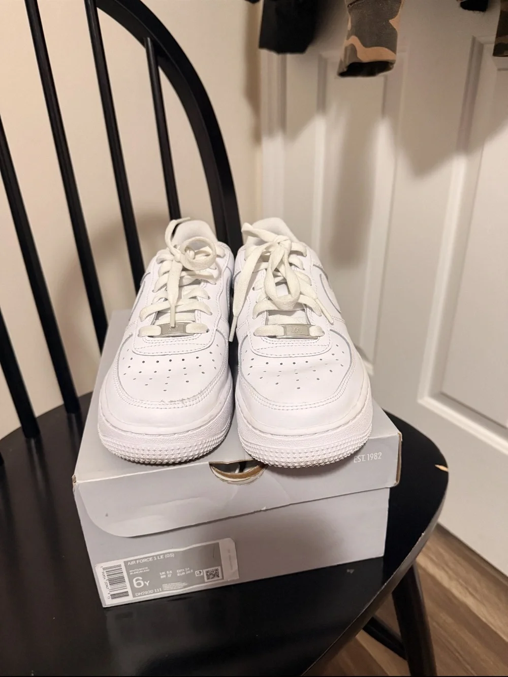 Nike White and Gray Air Force 1 LE (GS) Shoe Box - Picture 2 of 6
